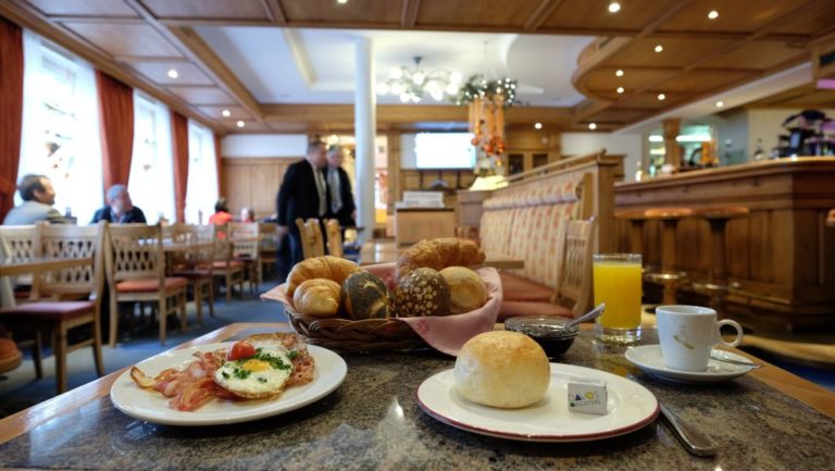 Café Frühstück 768x433