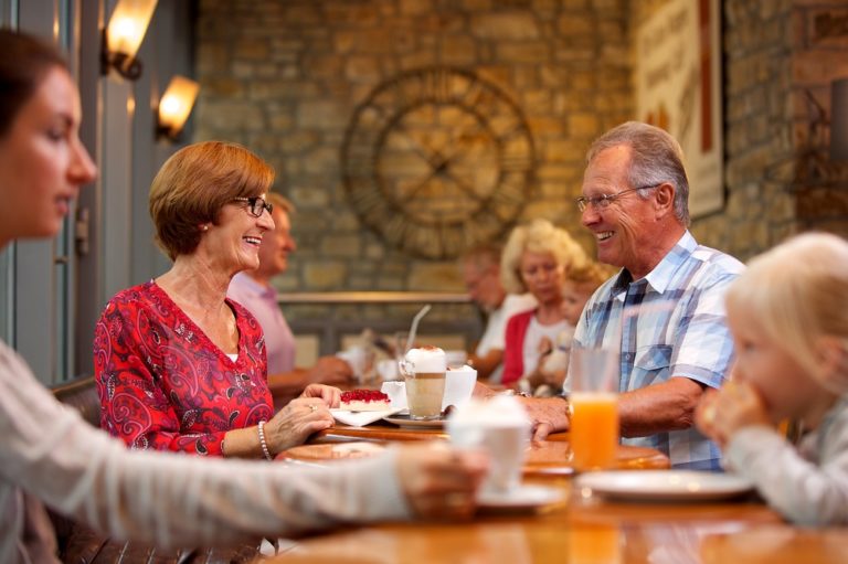 Heini Conditorei am Bahnhofplatz - zentral gelegen Heini Café Atmosphäre 1 768x511