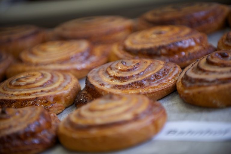 Heini Conditorei am Bahnhofplatz - zentral gelegen Heini Haselnuss Schnecken 1 768x511
