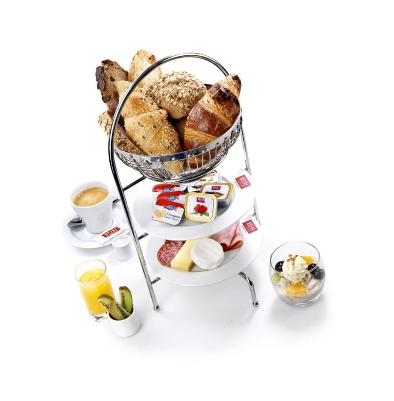 Wochenend Deluxe-Brunch-Turm bei Heini Conditorei am Falkenplatz - im Herzen der Altstadt Heini Zmorgeturm 768x782