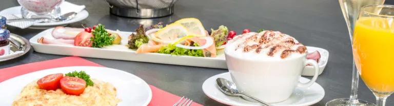 Suteria Brunch header 1 20 09 2016 0014 1 768x207