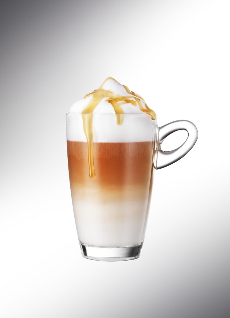 Wochenend Deluxe-Brunch-Turm bei Heini Conditorei am Falkenplatz - im Herzen der Altstadt heini macchiato caramella 768x1061