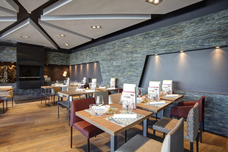 Hotel Restaurant Schifflände GA130527 H 253M 768x512