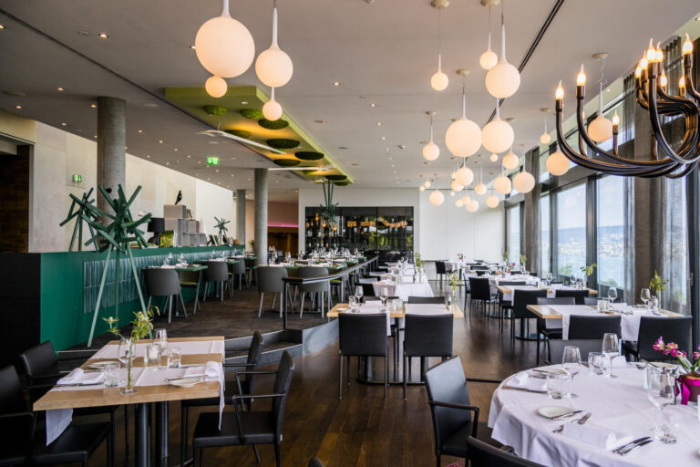 Belvoir Restaurant & Grill Belvoir Restaurant Grill Atmosphäre Kronleuchter 768x512