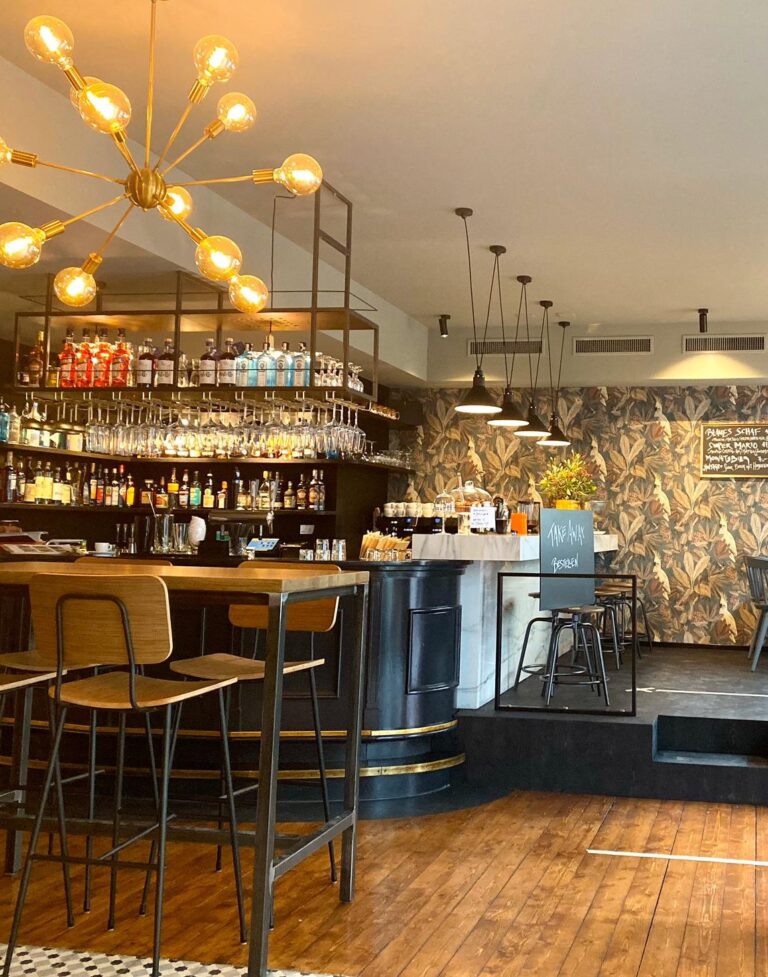 Bar geschnitten 768x977