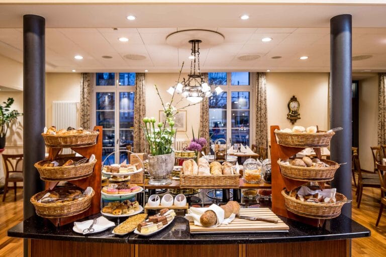 Sonntagsbrunch in Basel – Top Brunch-Spots Hotel Schweizerhof2018 0186 3 768x512
