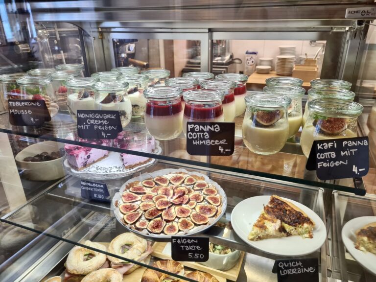 Café la belle vue 809b037c 6026 428a 8d9a c444cf76164e 768x576