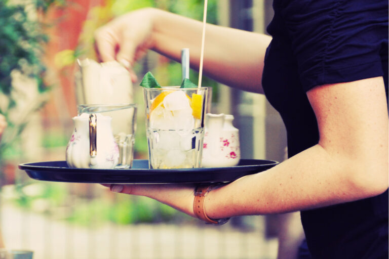 wartsaal Kaffee Bar Bücher wartsaal service 768x512