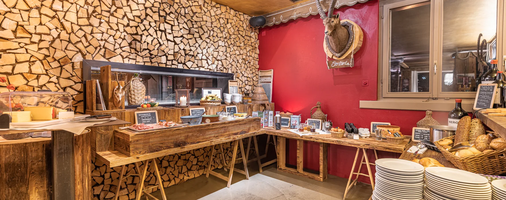 Alpenblick Weggis Alpenblick 1765x700 frühstück brunch 8504995 HDR Bearbeitet