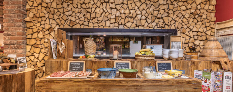 Alpenblick Weggis Alpenblick 1765x700 frühstück brunch 8505017 HDR Bearbeitet 768x305