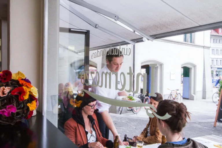 Sonntagsbrunch in Zug – Die schönsten Brunch-Locations Intermezzo Aussen2 768x512