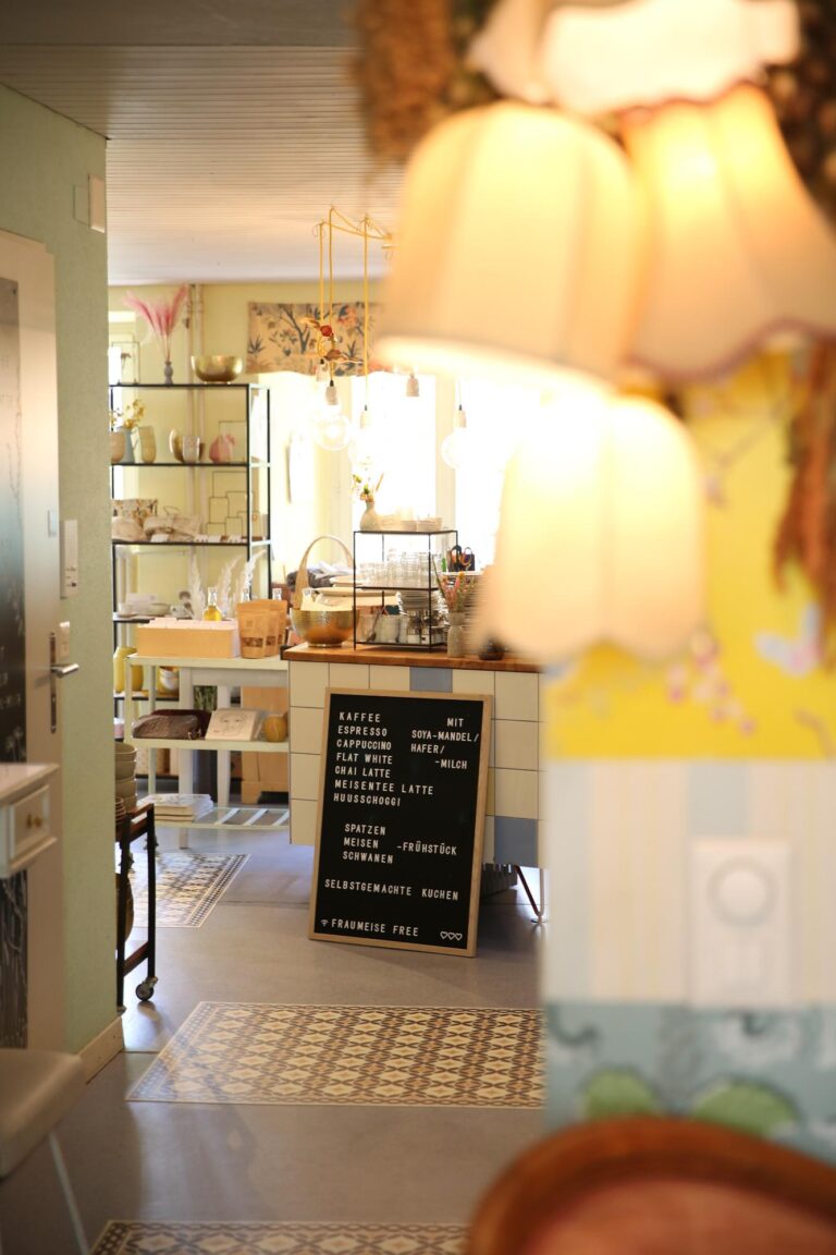 Frau Meise WhatsApp Image 2021 04 14 at 16.10.18 1 768x1152