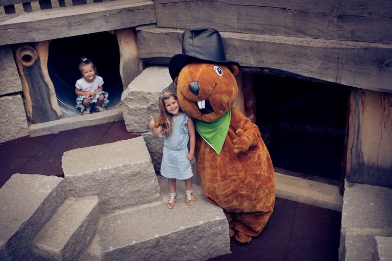 Unterirdischer Murmeli Spielplatz