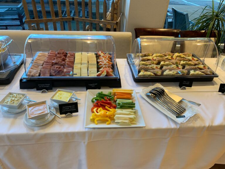 Baeckerbrunch sonntags rohners kafi muehlegg 768x576