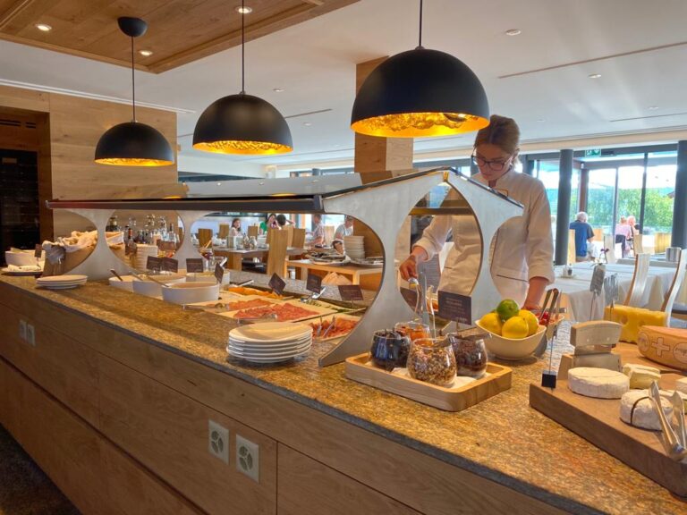 Albana Hotel & Suites Silvaplana SA 2023 07 10 fruehstueck 8 768x576