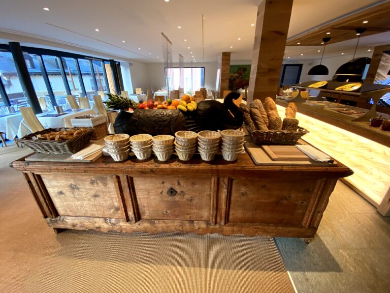 Albana Hotel & Suites Silvaplana SA fruehstuecks bueffet albanahotel 1 768x576