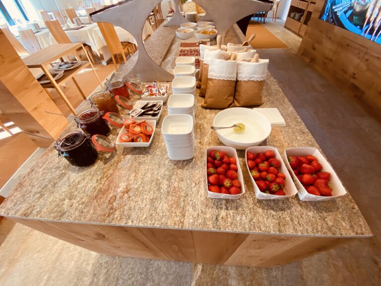 Albana Hotel & Suites Silvaplana SA fruehstuecks bueffet albanahotel 4 768x576