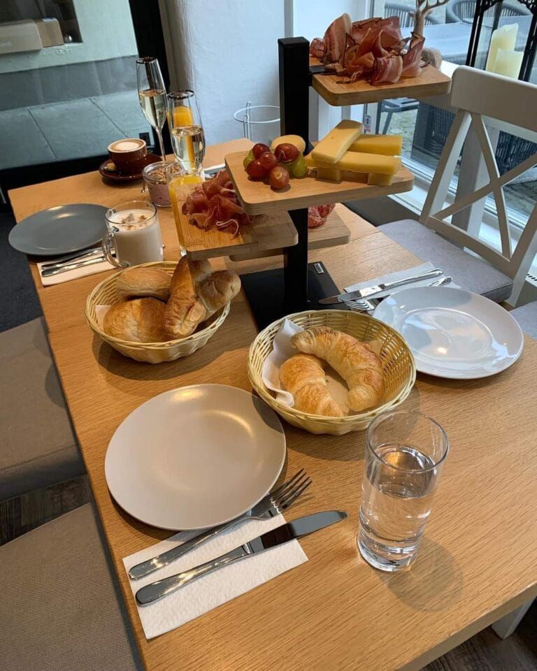 FB IMG 1720688377229 768x960