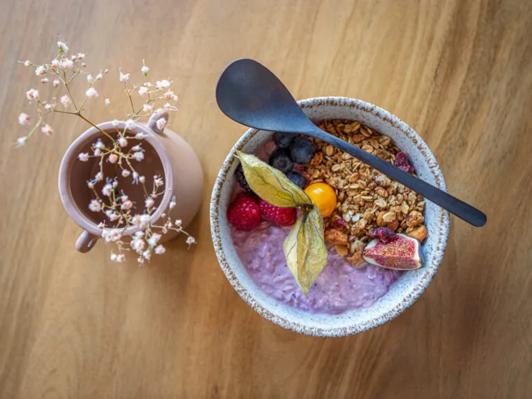 Sonntagsbrunch in Zug – Die schönsten Brunch-Locations Mueesli Bowl 2 768x576