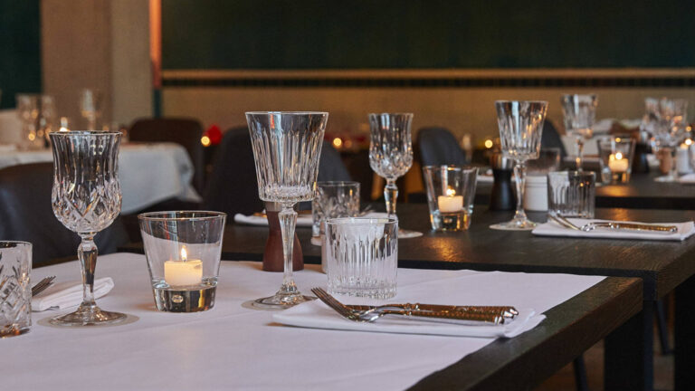 hotel restaurant anker luzern detail kristallglaeser 768x432