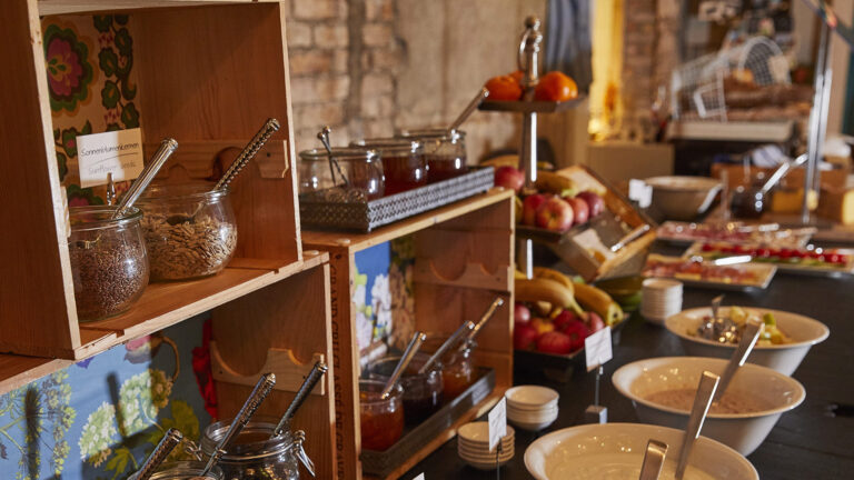 hotel restaurant anker luzern fruehstuecksbuffet 768x432