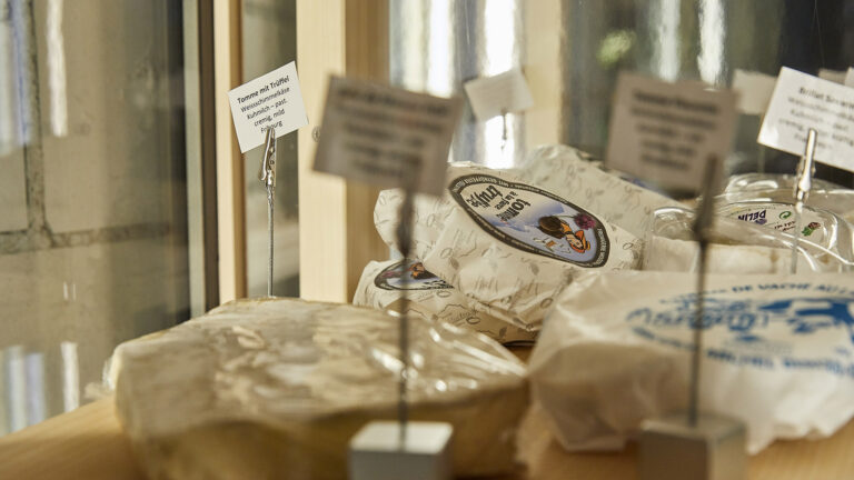 hotel restaurant anker luzern kaesevitrine 768x432