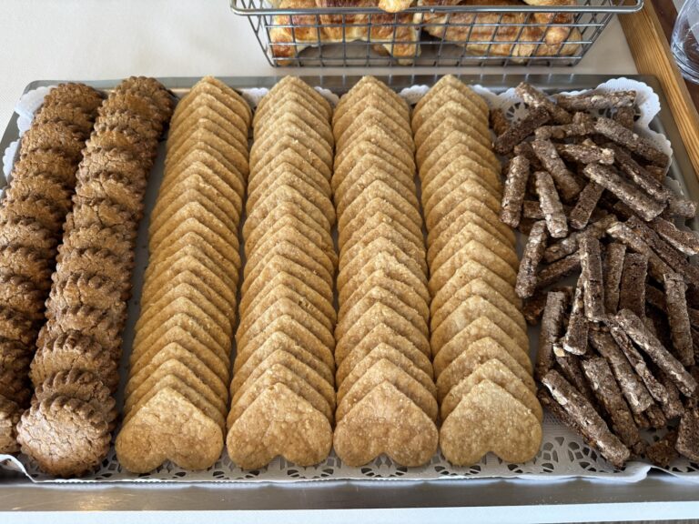 Hirschen Wald - Gasthaus und Bäckerei Guetzli Buffet klein 768x576