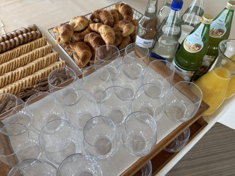 Hirschen Wald - Gasthaus und Bäckerei kalte Getraenke Buffet klein 768x576