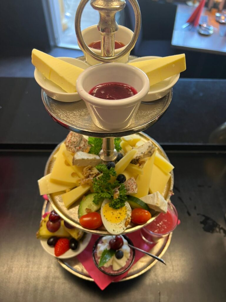 Landcafé 15f4f979 0aa1 4abc bd8e 613f270fc01b 768x1024