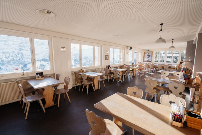 Innenansicht Bergrestaurant Tschentenalp Innenansicht Bergrestaurant Tschentenalp