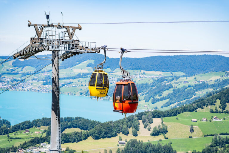 Anreise mit der Drehgondelbahn Sattel-Mostelberg