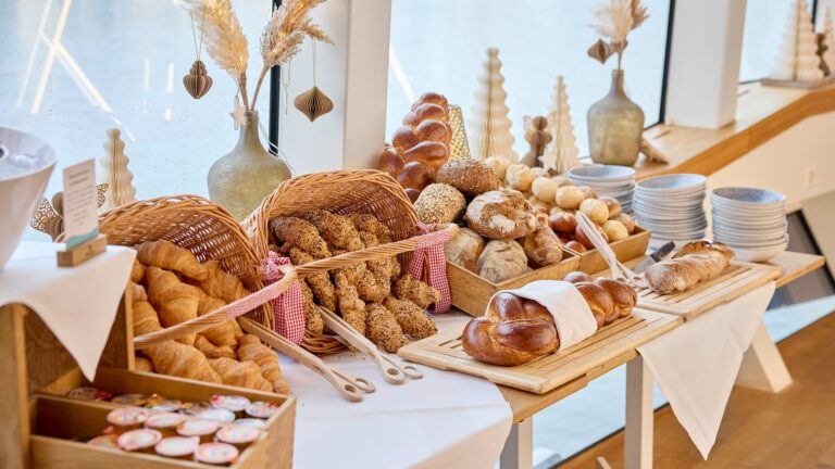 Brunch Schiff auf dem Vierwaldstättersee Brunch Schiff Fruehstuecken Buffet 15 768x432