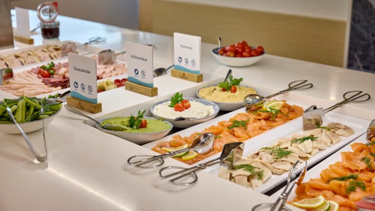 Brunch Schiff auf dem Vierwaldstättersee Brunch Schiff Fruehstuecken Buffet 7 768x432