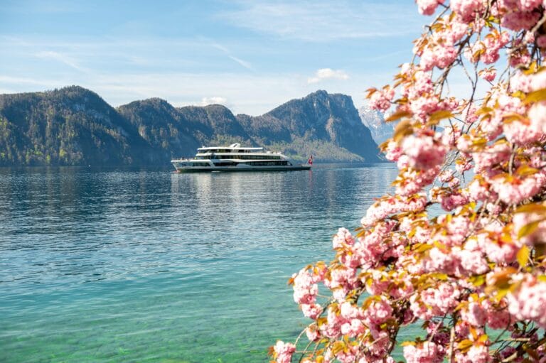 Heini Conditorei am Bahnhofplatz - zentral gelegen Fruehlingsstimmung auf dem See 768x511
