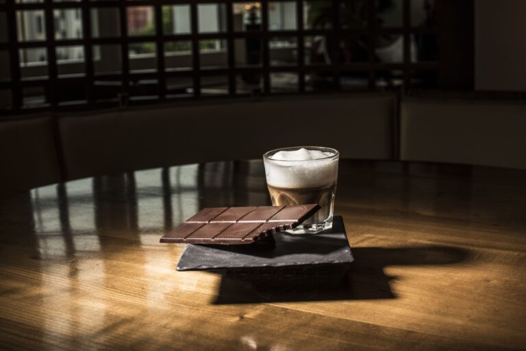 Confiserie Speck Schoggi mit Biss halb 768x513