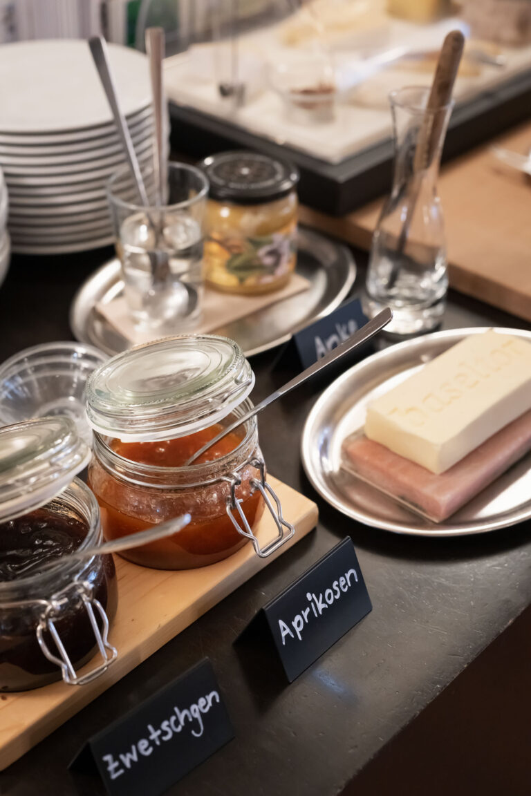 Hotel Baseltor Solothurn Fruehstueck 3©Simon von Gunten 768x1152