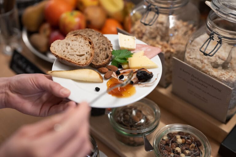 Hotel Baseltor Solothurn Fruehstueck 4©Simon von Gunten 768x512