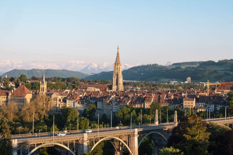 Muttertags-Brunch@Home Kursaal Bern Panorama Brunch Aussicht Sommer Main 768x512